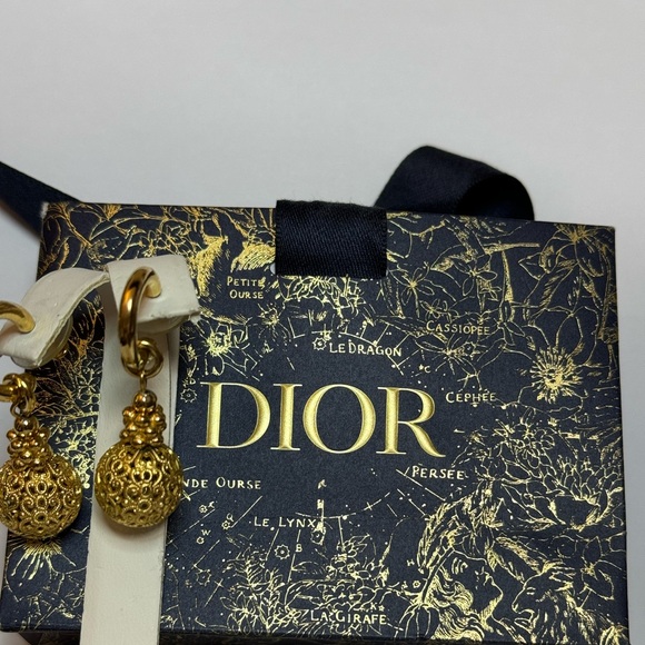 RARE DIOR Gold Victorian Etruscan Filagree  Dangle Drop Earrrings - Picture 5 of 17